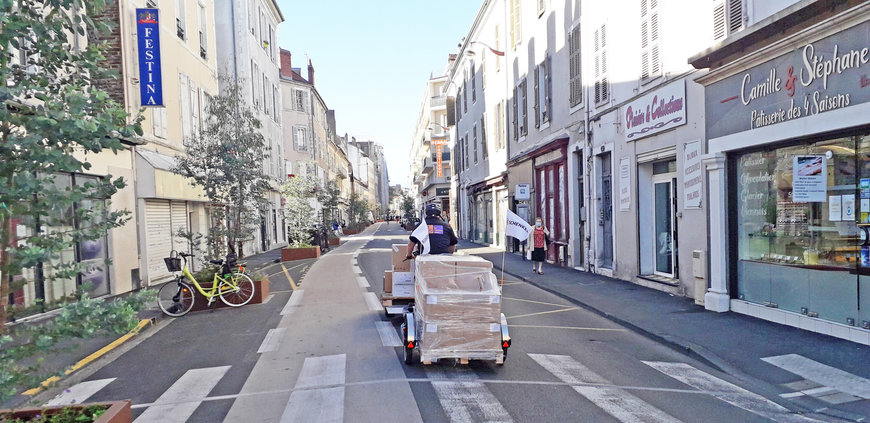 Depuis le mois de septembre, les agences de Nice et Pau effectuent leurs livraisons à destination du centre-ville à l’aide de vélos-cargos à assistance électrique